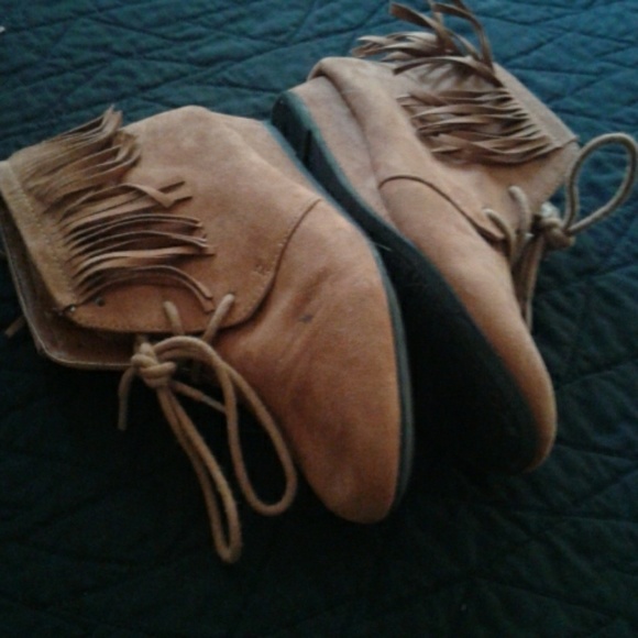 A pair of Midwest cowgirl boots  with ruffles - Picture 4 of 4